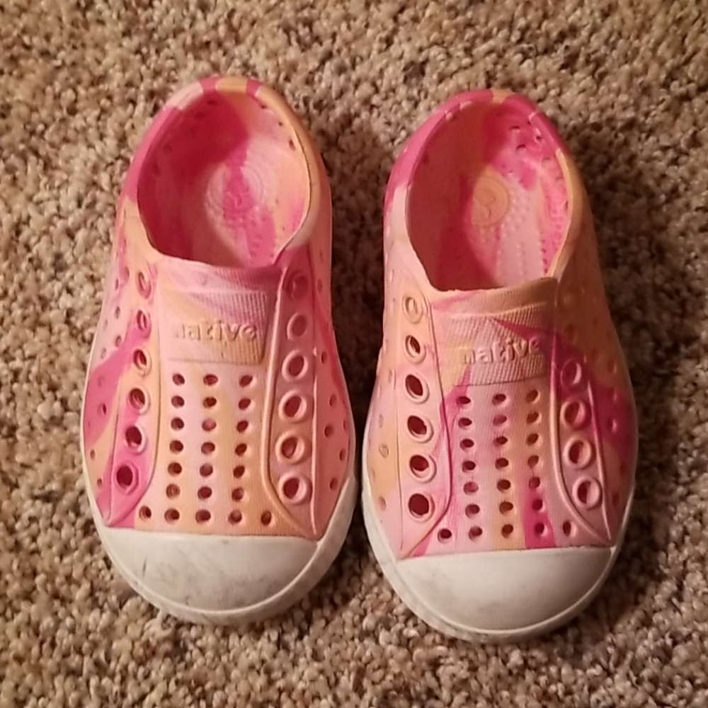 Native toddler sandals, size 4